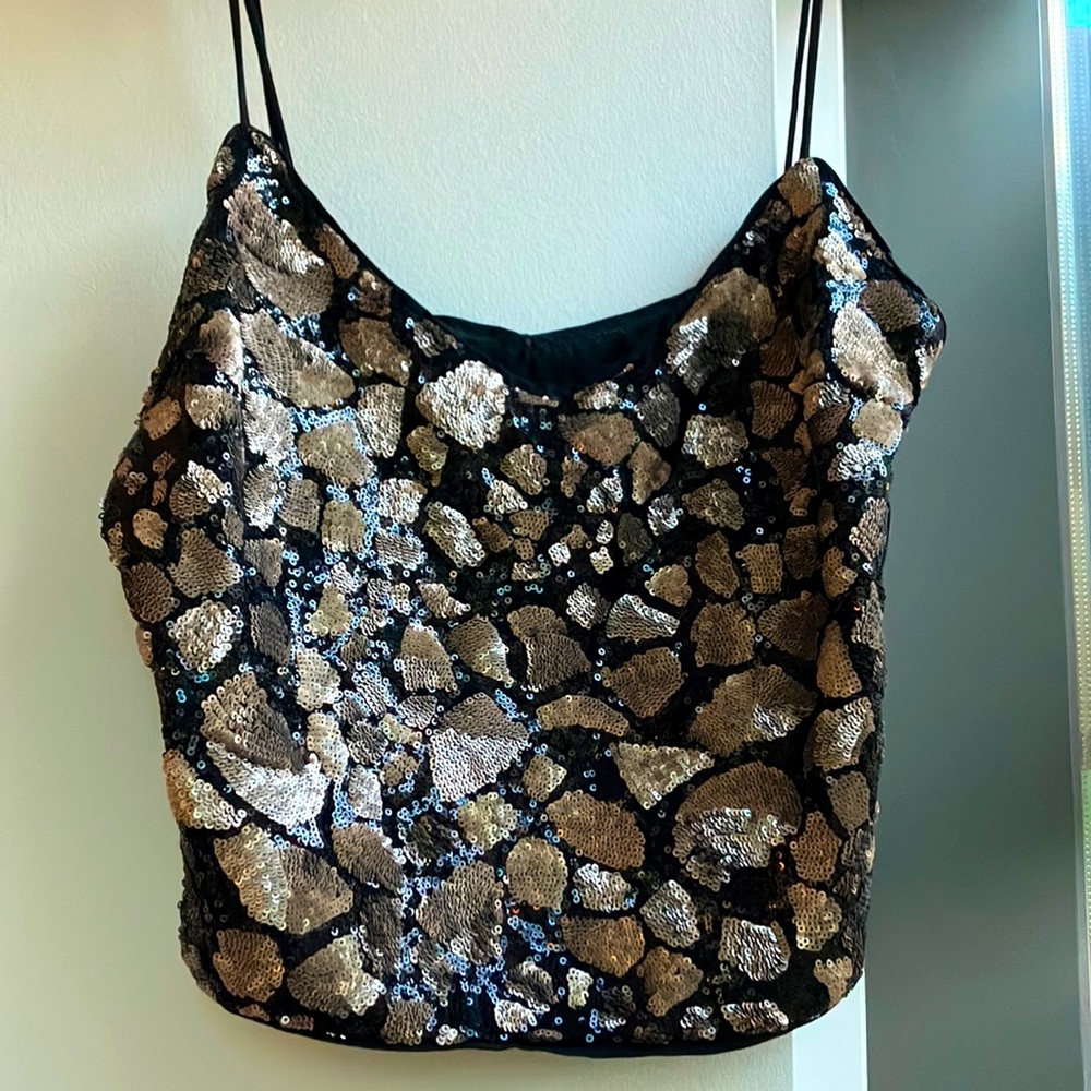 Line and Dot Sequined Top- Size Medium